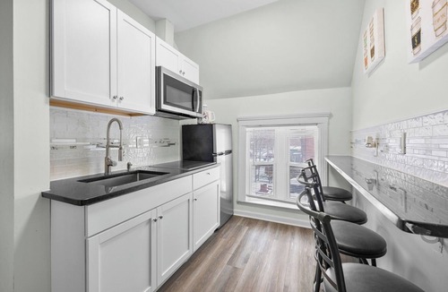 Mexicantown - Southwest Detroit Cottage | Detroit Escape: 2BR Apartment for 7 w/Wifi