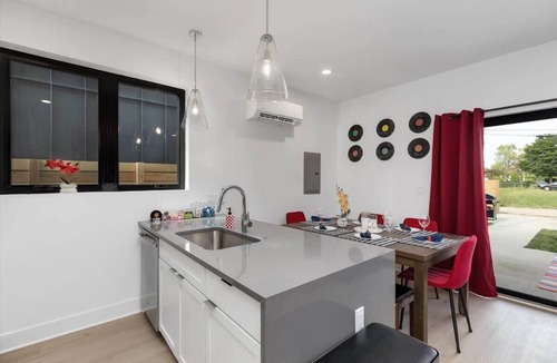 Detroit House | Detroit House: BBQ, Fire Pit, and Movie Yard