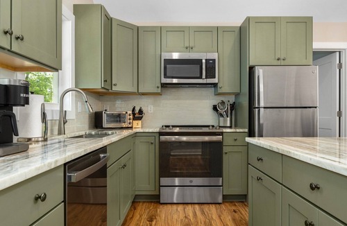 Penrose House | Dialed Inn in Hendersonville