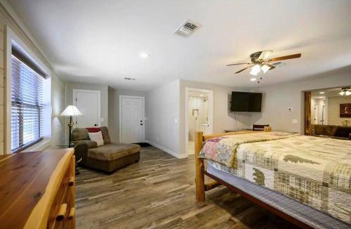 Pickens House | Diamond in the Ruff Hot Tub