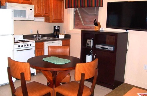 Pittman Center Villa | Diamond Resorts Bent Creek Golf Village - 2 Bed Access Lockoff Roll-in Shower