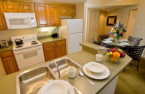 Pittman Center Villa | Diamond Resorts Bent Creek Golf Village - 2 Bed Access Lockoff Roll-in Shower