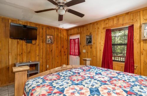 Murfreesboro House | Diamond River Run Cabin Sleeps
