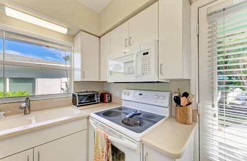Nokomis Cottage | Direct Beachfront 2BR Cottage on Casey Key!