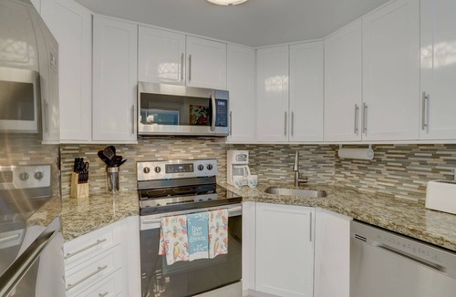 Galt Mile Condo | DIRECT OCEAN VIEWS with Balcony on the beach. SUMMER REBATE 5+ NIGHTS