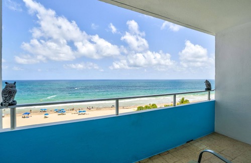Galt Mile Condo | DIRECT OCEAN VIEWS with Balcony on the beach. SUMMER REBATE 5+ NIGHTS