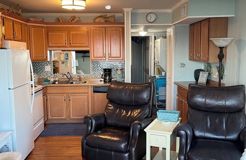 Windy Hill Condo | DIRECT OCEANFRONT! Super Clean-Highly Rated - Awesome Location! BOOK NOW!