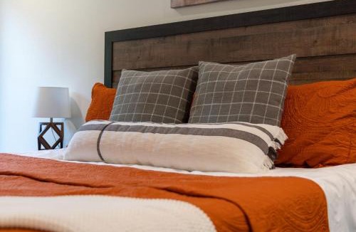 Bella Vista Ski Chalet | Dirt Merchant Chalet Trail Access Hot Tub on Back 40 Trail