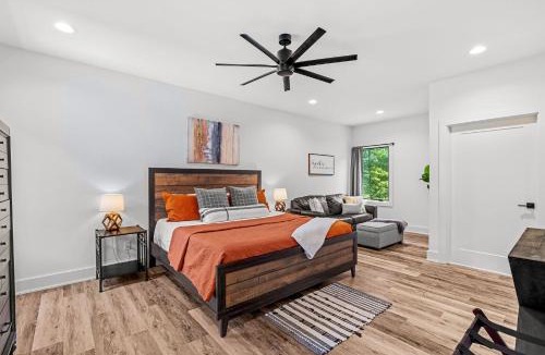 Bella Vista Ski Chalet | Dirt Merchant Chalet Trail Access Hot Tub on Back 40 Trail