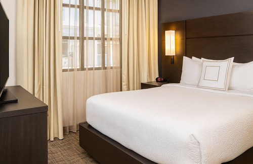 Arts/Warehouse District Hotel | Discover the Heart of New Orleans! Outdoor Pool, Free Breakfast, Pets Allowed!