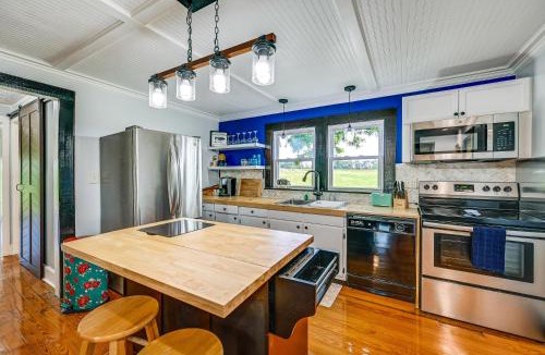 Elkin House | Dobson Farmhouse w/Scenic Porch - Near Vineyards!