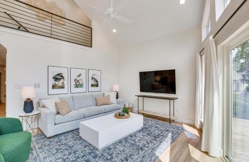 Malakoff House | Dock & Fire Pit: Cedar Creek Lakefront Retreat!