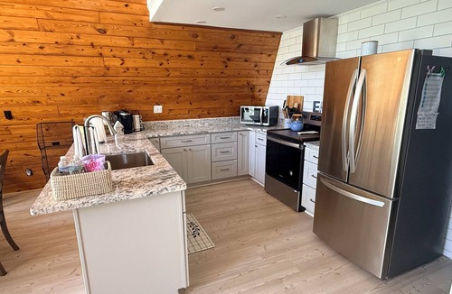 New London House | Dock Holiday - beautiful views on Badin Lake. Updates for 2026!