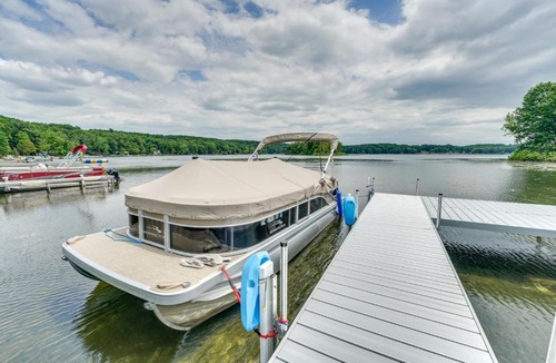 Free Soil House | Dock & Yard Games: Lakefront Michigan Getaway!