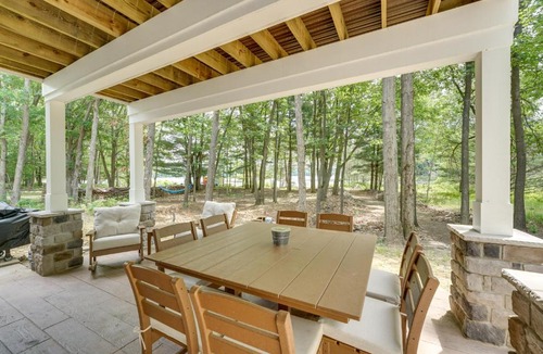 Free Soil House | Dock & Yard Games: Lakefront Michigan Getaway!