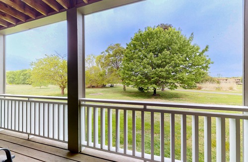 Baneberry Apartment | Dog-friendly, 1st-floor studio with gym & game room - walk to Douglas Lake