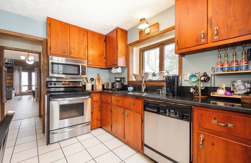 Oakland Cabin | Dog Friendly Cabin in the Woods, Hot Tub & Firepit