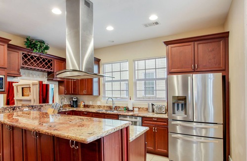 Milan House | Dog-friendly home with fast WiFi, central air conditioning & washer/dryer