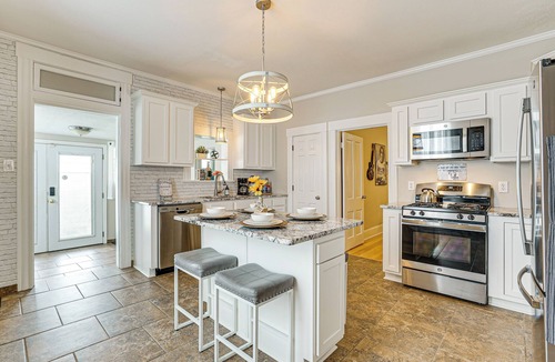 Jeffersonville - Clarksville Cottage | Dog-friendly Home w/Yard, 6 Mi to Louisville!