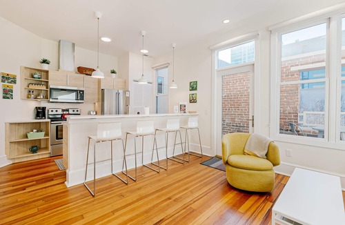Downtown Asheville Condo | Dog-friendly King BD Full Bath in the Epicenter + Private Outdoor Balcony