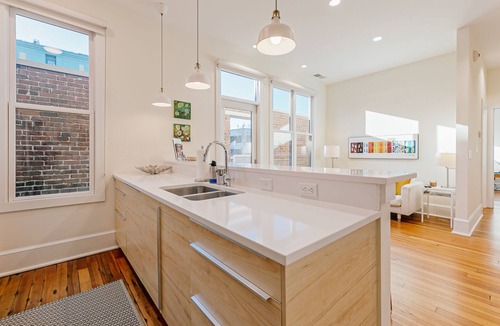 Downtown Asheville Condo | Dog-friendly King BD Full Bath in the Epicenter + Private Outdoor Balcony