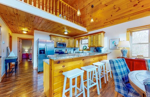 New Tazewell House | Dog-friendly lakefront house with hot tub, central AC, & mountain view