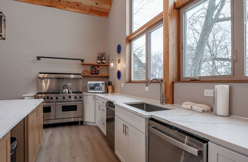 Waterfront Greens House | Dog Friendly Luxe Deep Creek Stay w/Indoor Pool