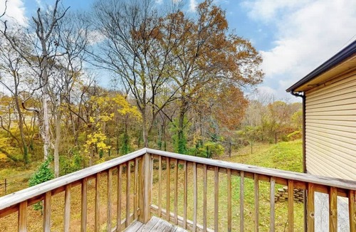 Madison House | Dog Friendly Serene Getaway・Nature Views・Near Golf