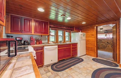 Blakeslee House | Dog Friendly Stone Cottage w/Lake Views & Hot Tub