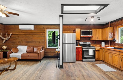 Clyde Cabin | Dogwood Cabin in Clyde - Perfect for a cozy getaway