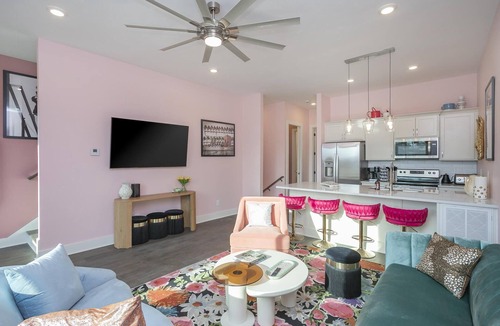 Nashville House | Dolly’s Dream House 1 | Park Views | Nashville Vibes