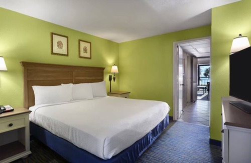 Myrtle Beach Resort | Dominican Oceanfront King Suite w/Balcony, Pool & Beach Access – Myrtle Beach
