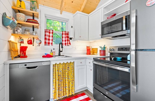 Sturgeon Bay Cottage | Door County Lake Michigan Cottage with Private Waterfront