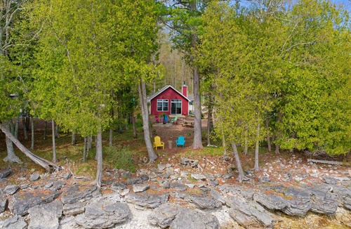 Sturgeon Bay Cottage | Door County Lake Michigan Cottage with Private Waterfront