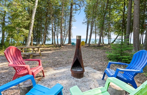 Sturgeon Bay Cottage | Door County Lake Michigan Cottage with Private Waterfront