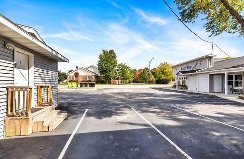 Lake City Apartment | Double Bed Room in Heart of Lake City