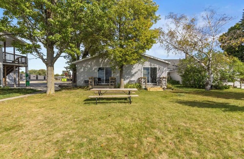 Lake City Apartment | Double Bed Room in Heart of Lake City