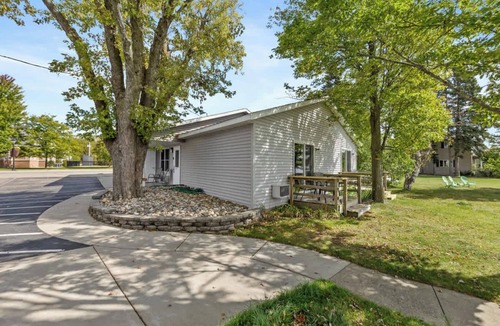 Lake City Apartment | Double Bed Room in Heart of Lake City
