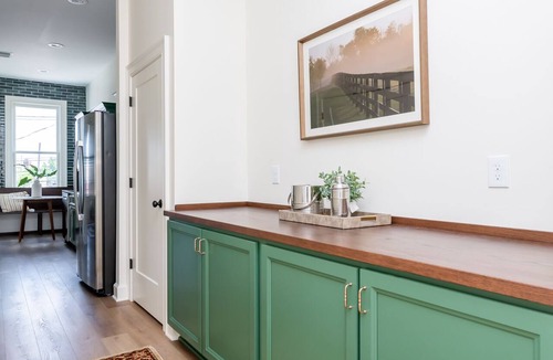 Butchertown Apartment | Double Pour @Tartan House - 2 Suites in 1 Sleep 10