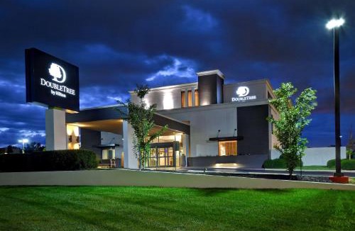 Airport Township Hotel | DoubleTree by Hilton St. Louis Airport, MO