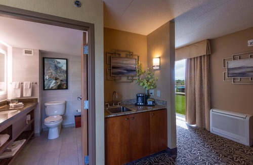Bay City Hotel | DoubleTree by Hilton Bay City - Riverfront