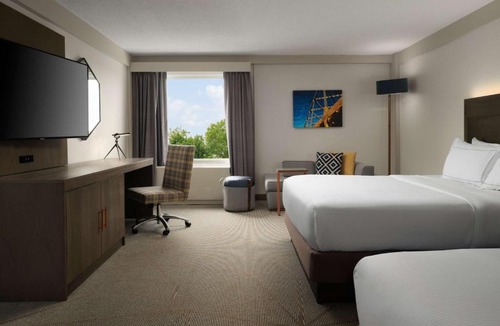 Moon Township Hotel | DoubleTree by Hilton Pittsburgh Airport