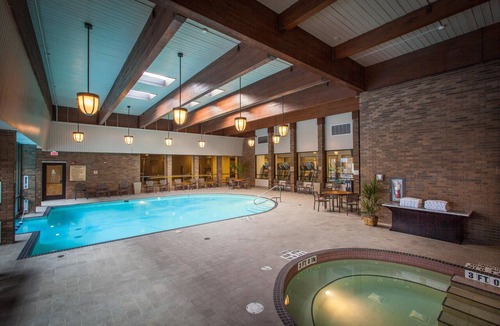 Green Tree Hotel | DoubleTree by Hilton Pittsburgh - Green Tree