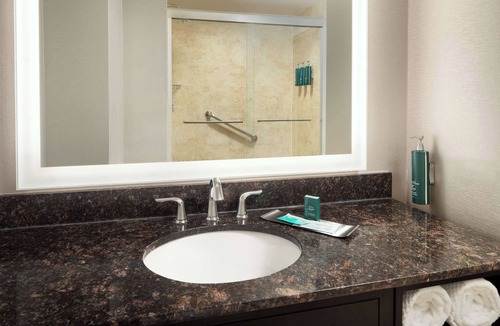 Downtown Detroit Hotel | DoubleTree Suites by Hilton Hotel Detroit Downtown - Fort Shelby