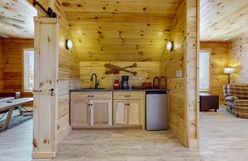 Sevierville House | Douglas Lake Cabin Retreat・Views・Near Dolly・Games