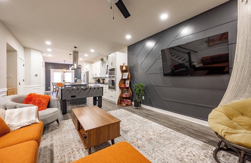 Indianapolis House | Downtown 3BR, Family-Friendly, near INDY 500 & IMS with Free Parking