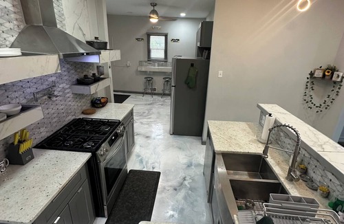 Woodbridge House | Downtown 5 minutes - Adults-Only Luxury Getaway with Hot Tub- NO PARTIES!