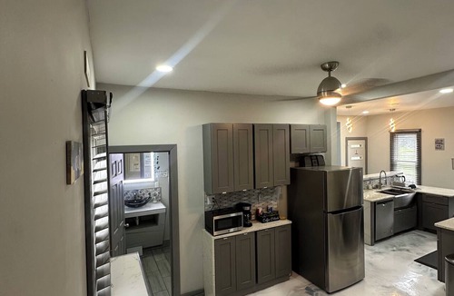 Woodbridge House | Downtown 5 minutes - Adults-Only Luxury Getaway with Hot Tub- NO PARTIES!