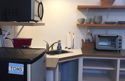 Lockhart Apartment | Downtown Art Studio Apartment