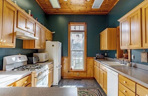 Brandenburg House | Downtown Brandenburg Historic Stay River Views Near Fort Knox